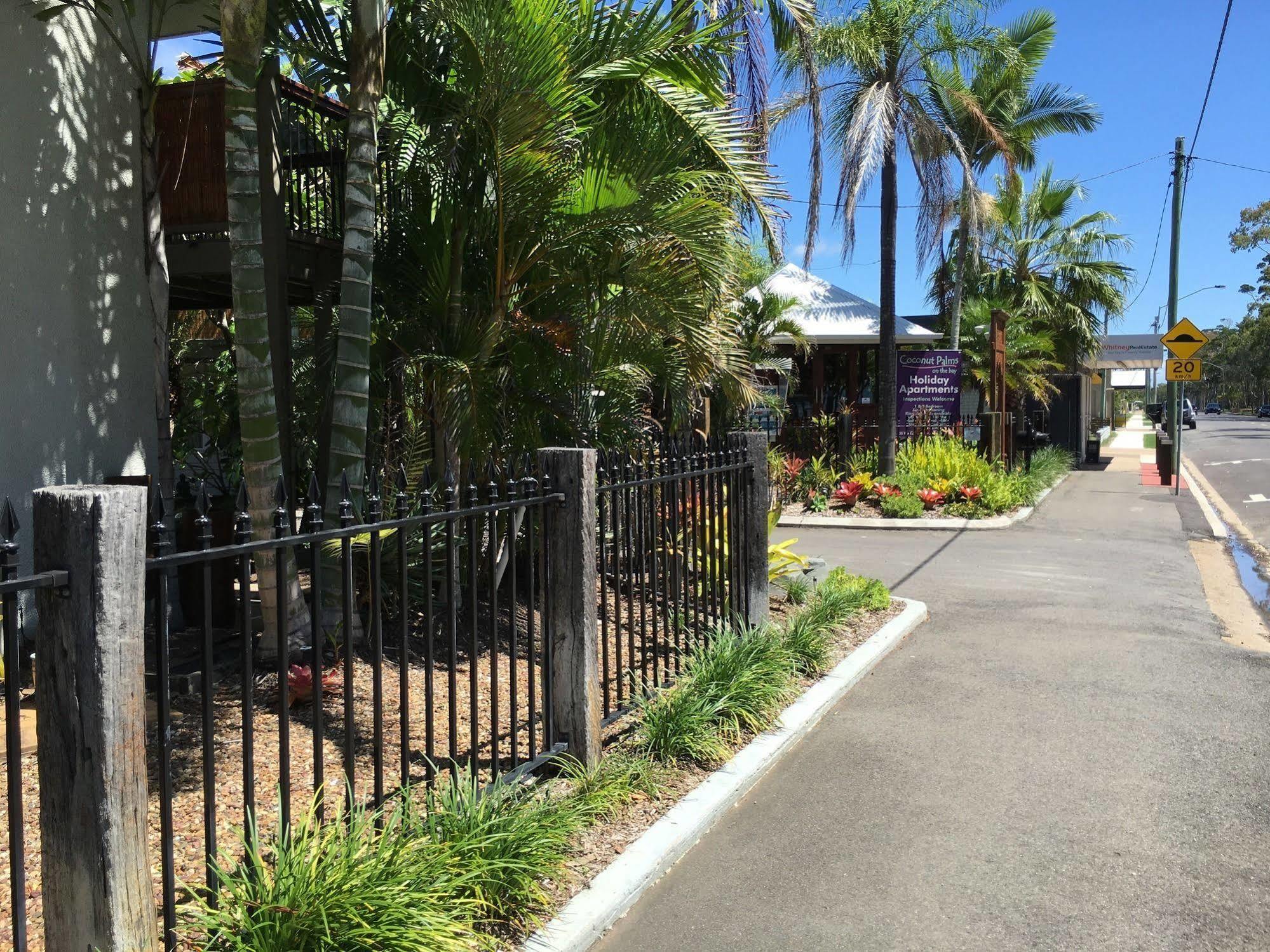 Coconut Palms On The Bay Aparthotel Hervey Bay Eksteriør bilde